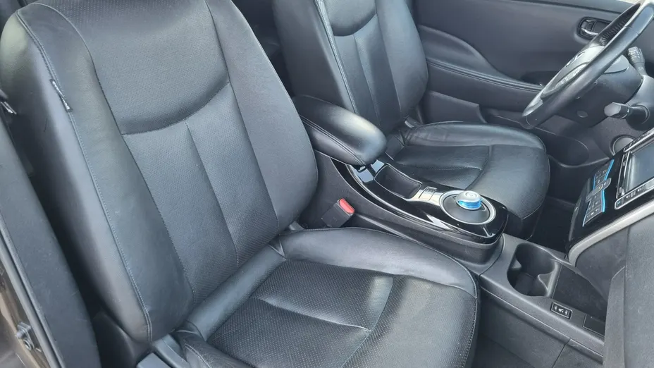 NISSAN Leaf -