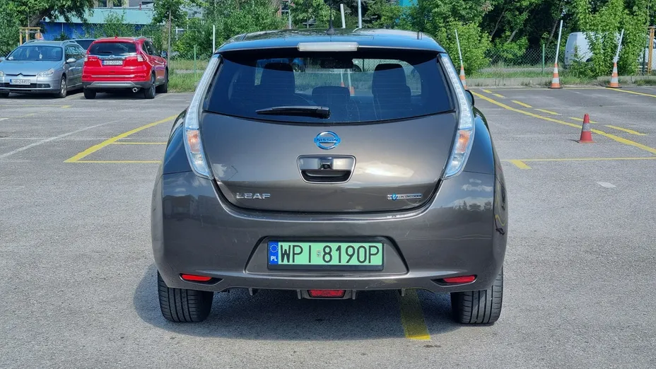 NISSAN Leaf -