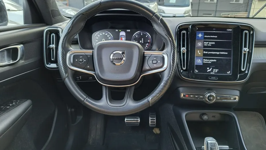 VOLVO XC40 -