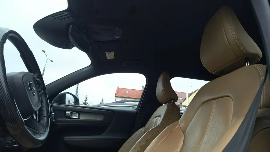 VOLVO XC40 -