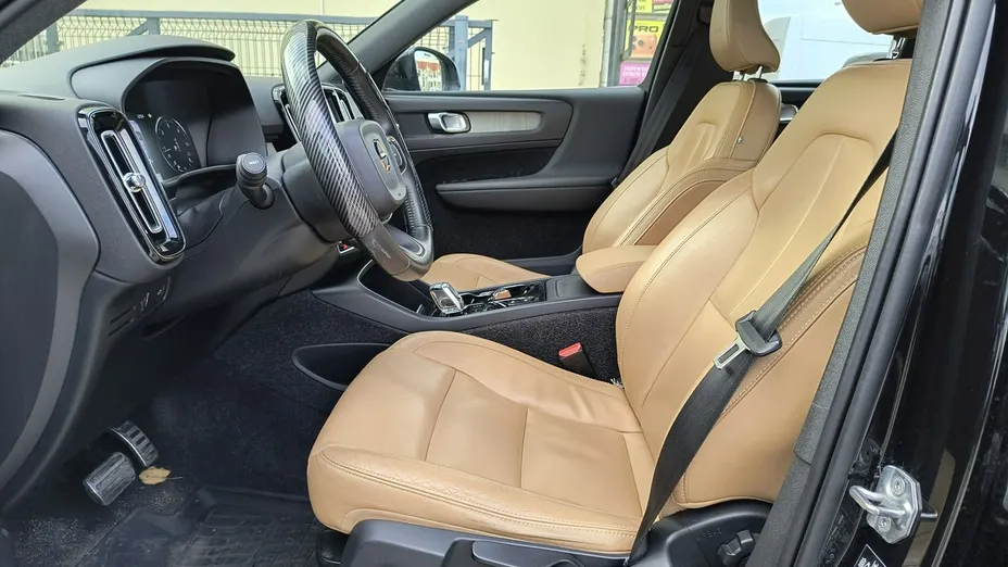 VOLVO XC40 -