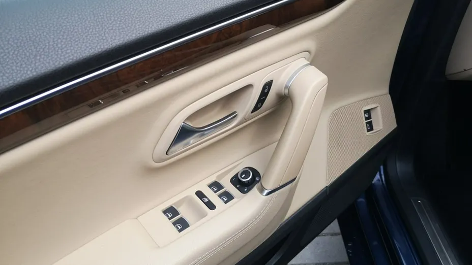 VOLKSWAGEN CC -