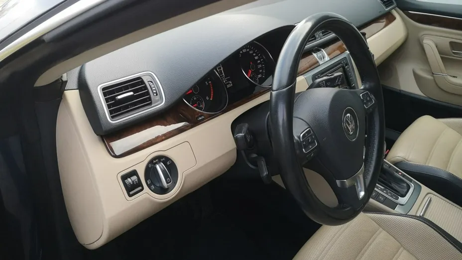 VOLKSWAGEN CC -