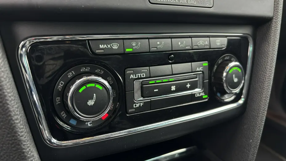 SKODA Superb -
