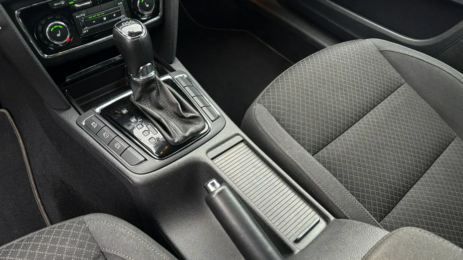 SKODA Superb -