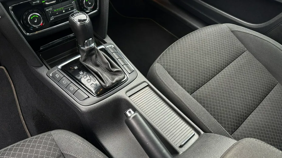 SKODA Superb -