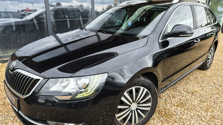 SKODA Superb -