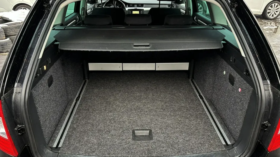 SKODA Superb -