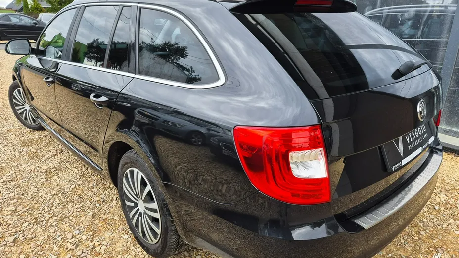 SKODA Superb -