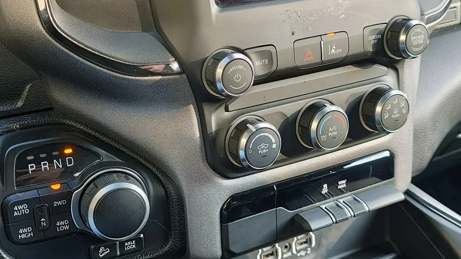 RAM 1500 -