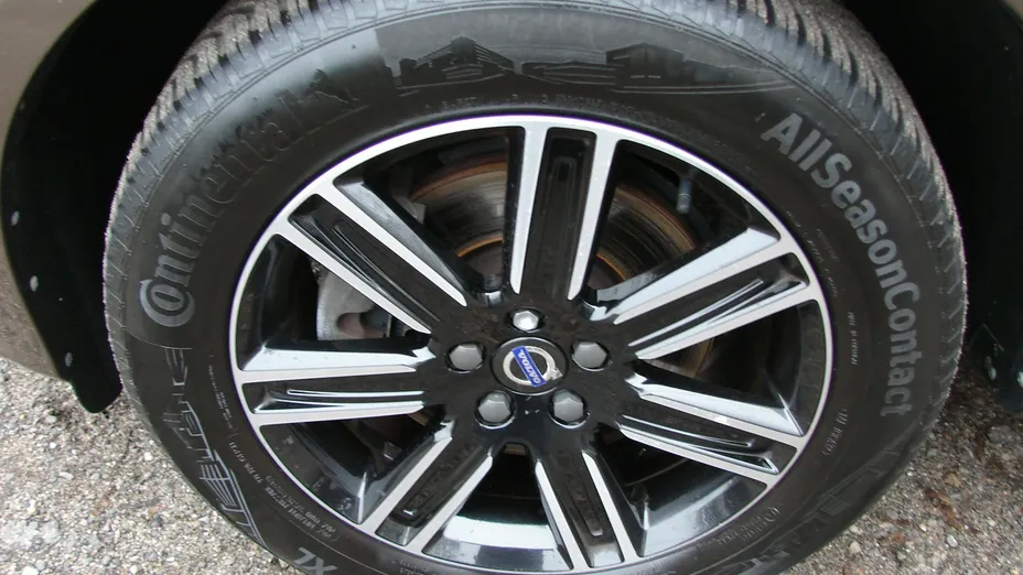 VOLVO XC60 -
