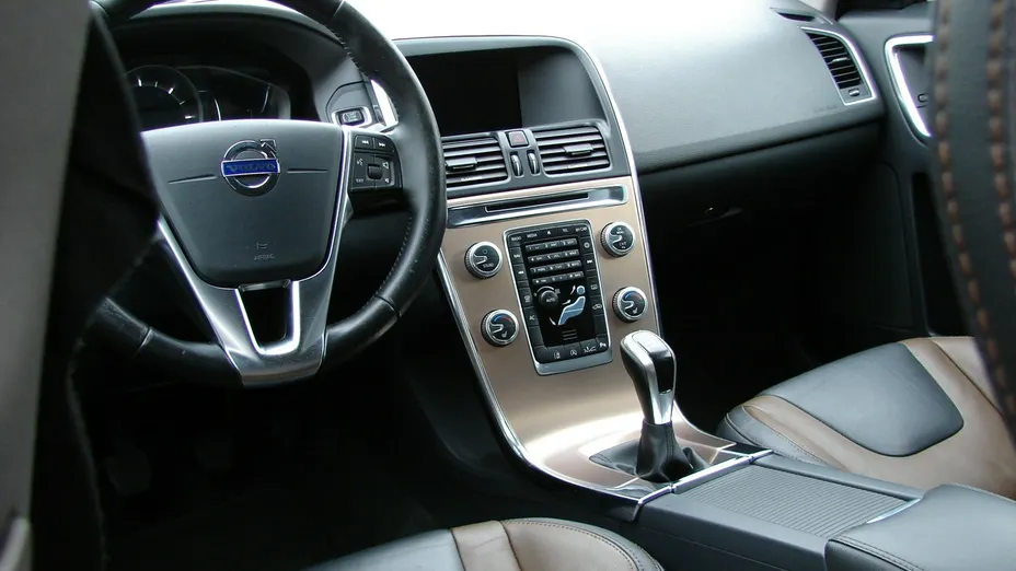 VOLVO XC60 -