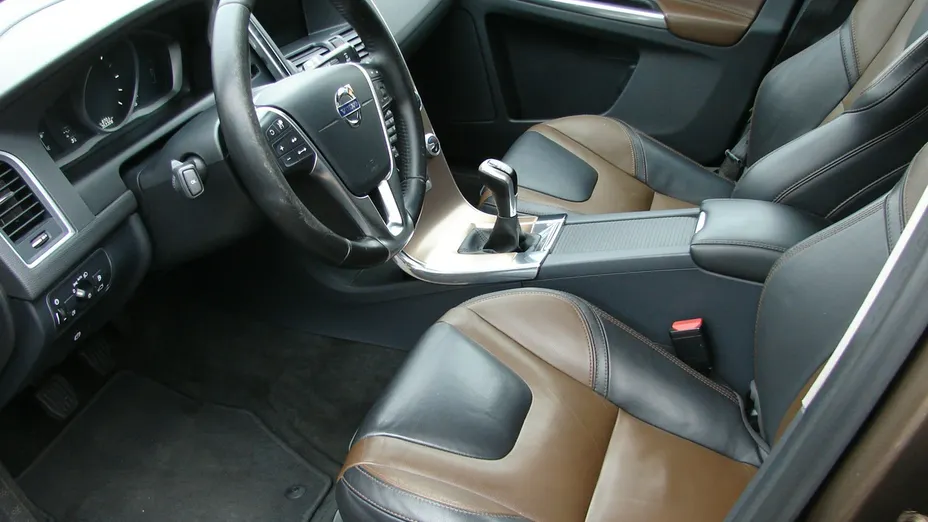 VOLVO XC60 -