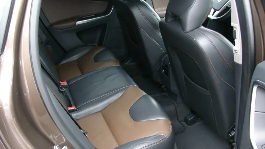 VOLVO XC60 -