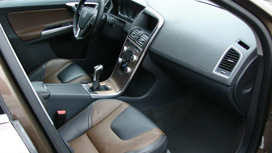 VOLVO XC60 -