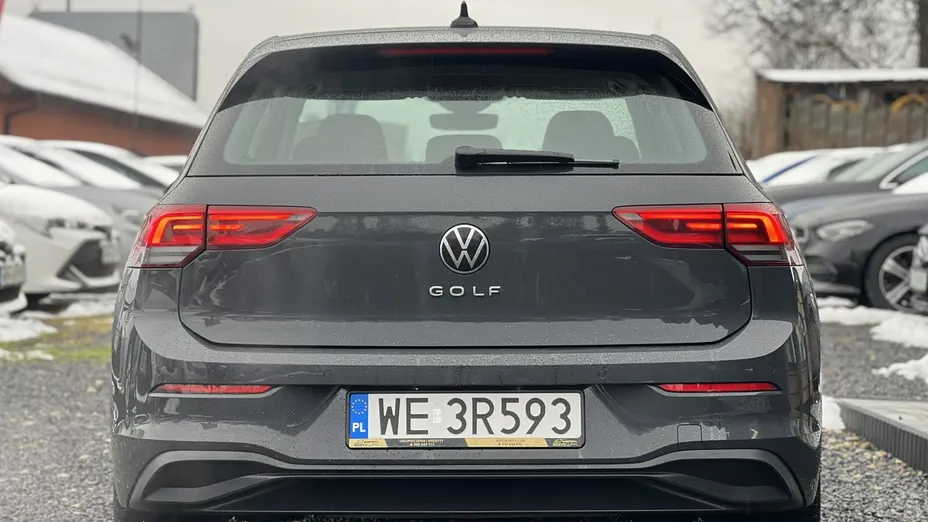 VOLKSWAGEN Golf -
