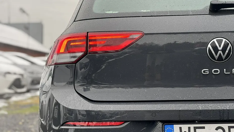 VOLKSWAGEN Golf -