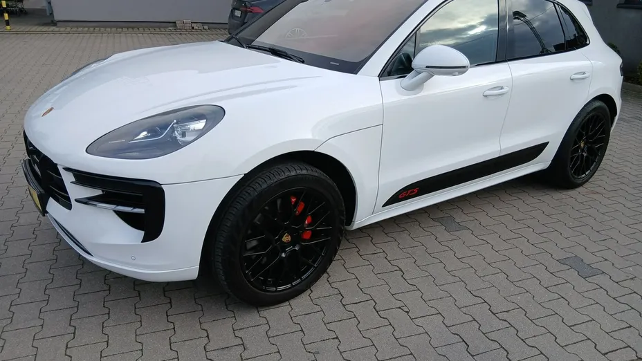 PORSCHE Macan -