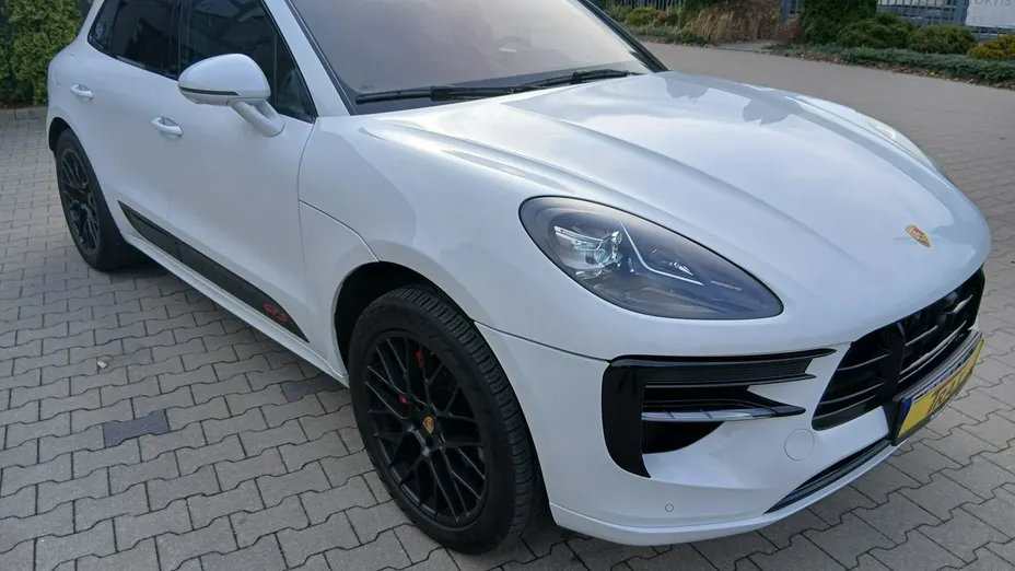 PORSCHE Macan -