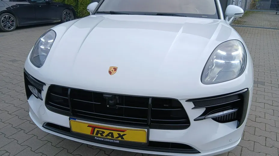 PORSCHE Macan -