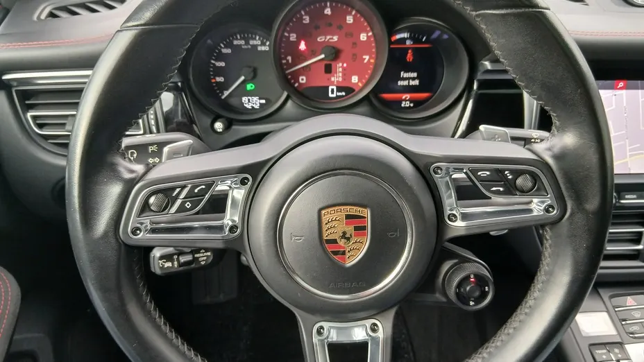 PORSCHE Macan -