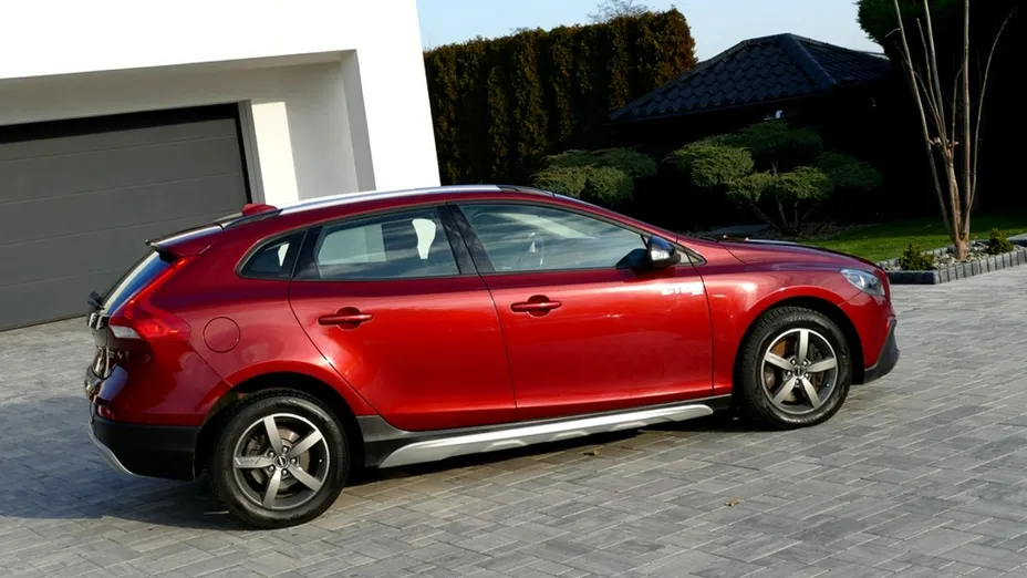 VOLVO V40 Cross Country -