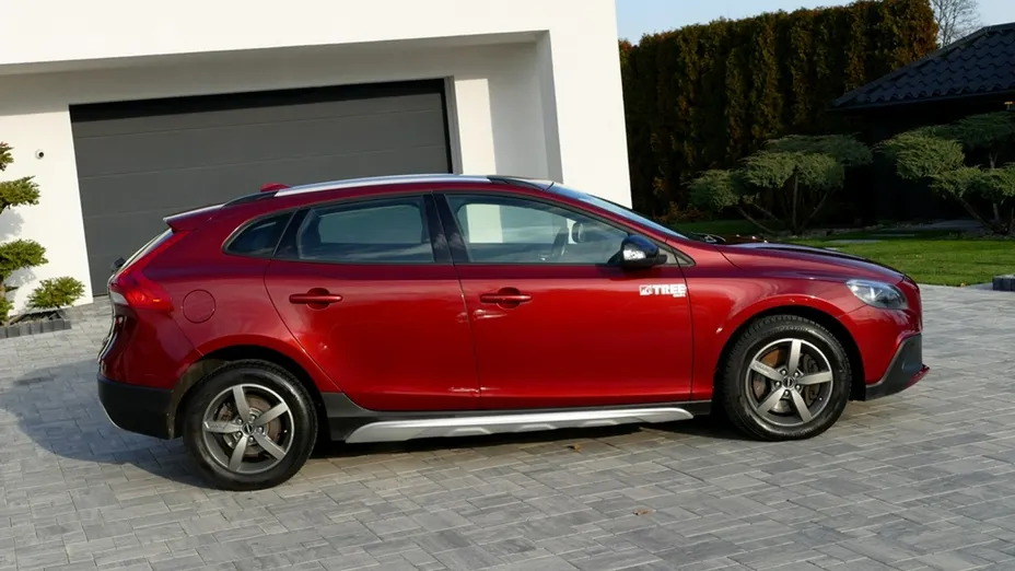 VOLVO V40 Cross Country -