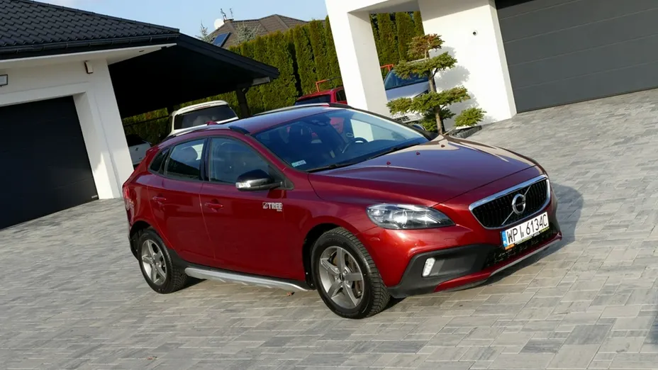 VOLVO V40 Cross Country -
