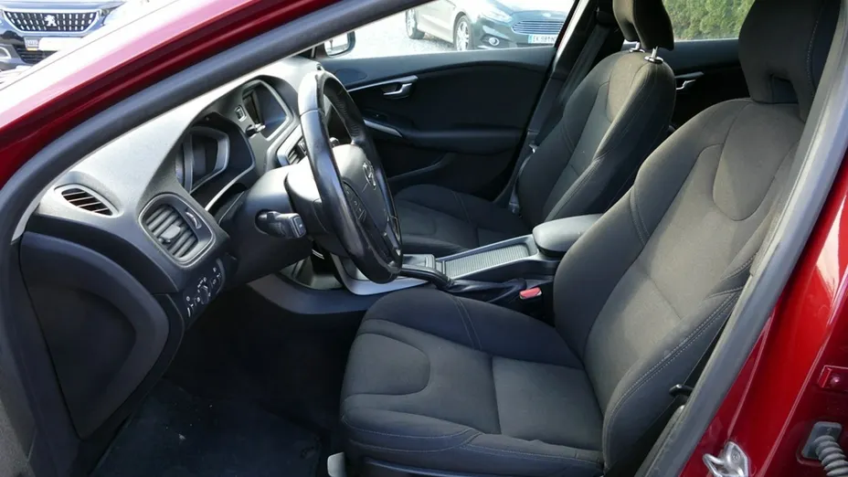 VOLVO V40 Cross Country -