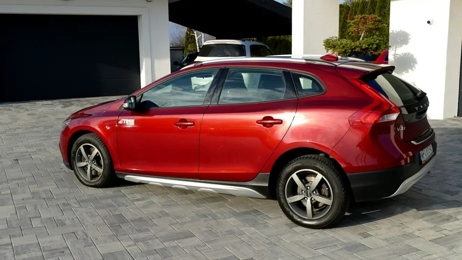 VOLVO V40 Cross Country -