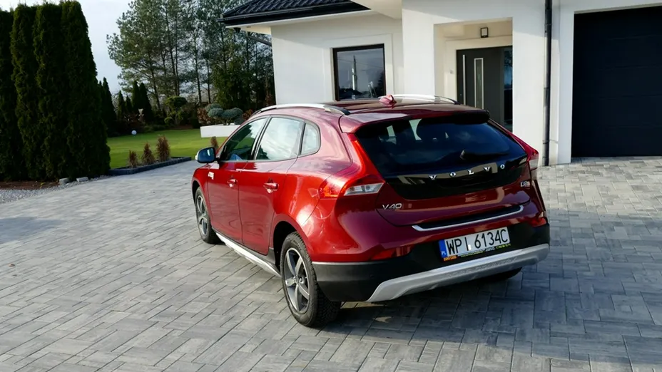 VOLVO V40 Cross Country -