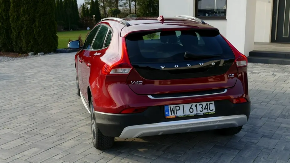 VOLVO V40 Cross Country -