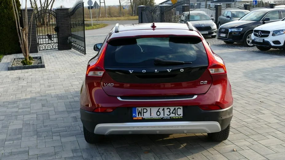 VOLVO V40 Cross Country -