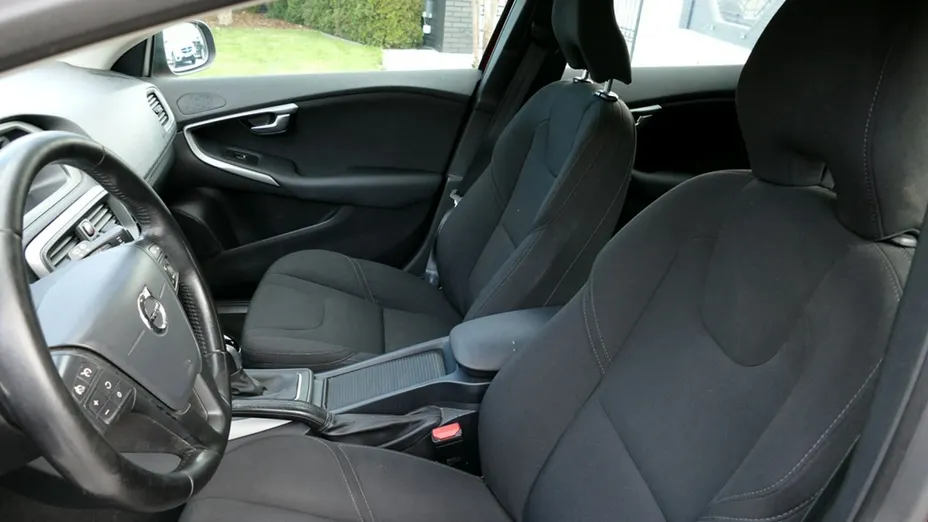 VOLVO V40 Cross Country -