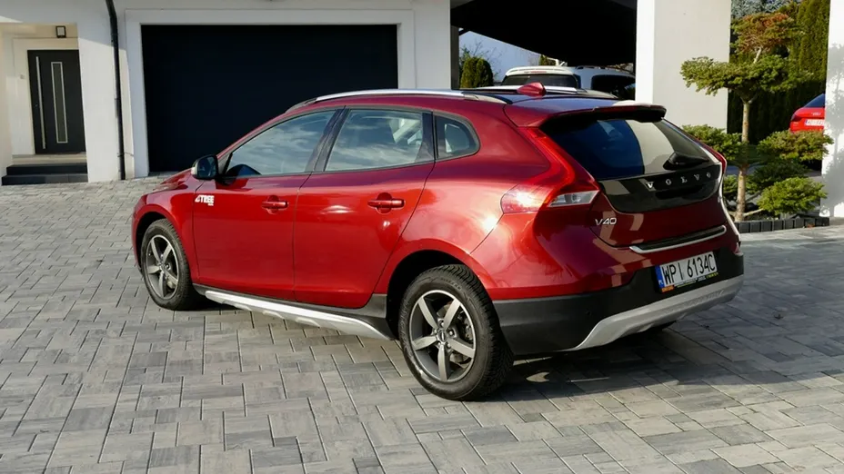VOLVO V40 Cross Country -
