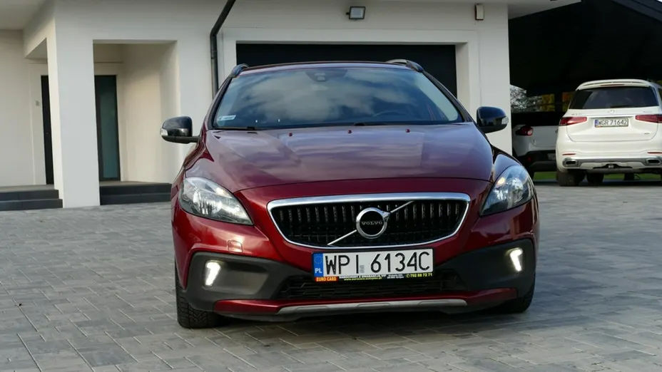 VOLVO V40 Cross Country -