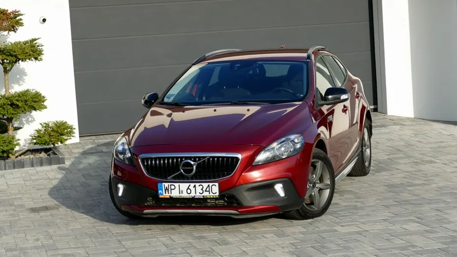 VOLVO V40 Cross Country -