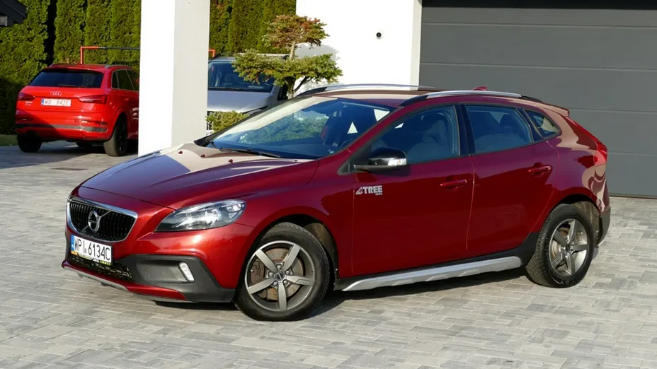 VOLVO V40 Cross Country -