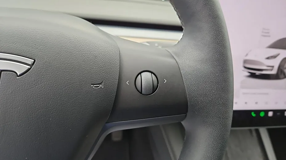 TESLA Model 3 -