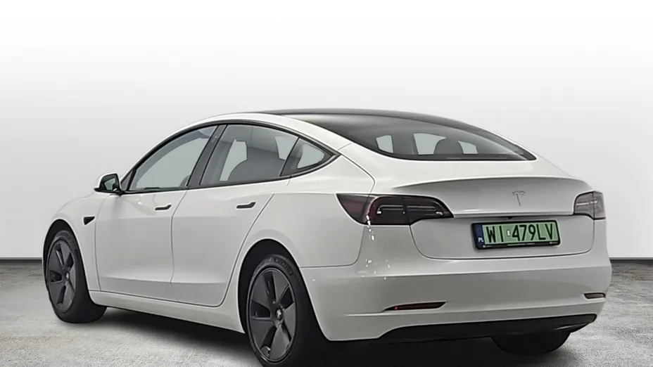 TESLA Model 3 -