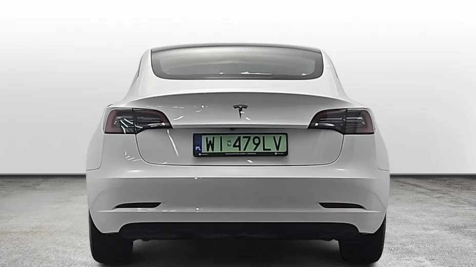 TESLA Model 3 -