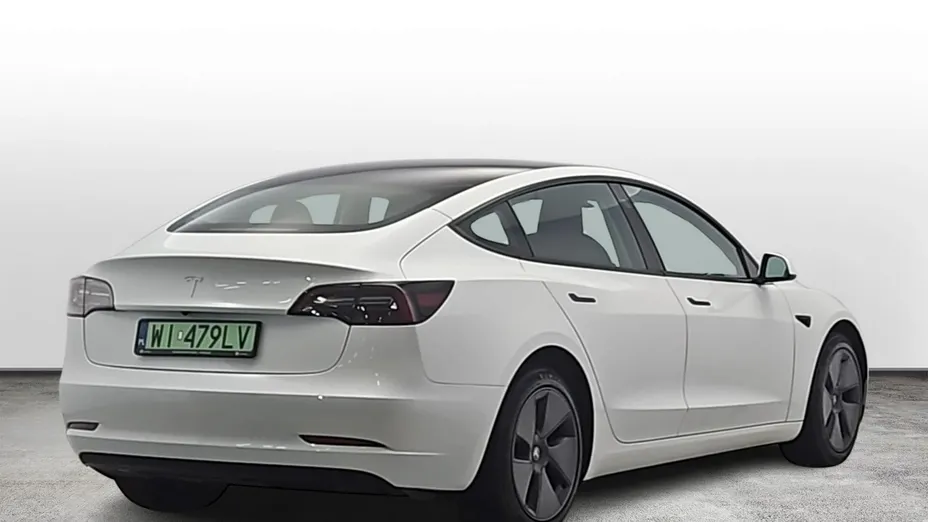 TESLA Model 3 -