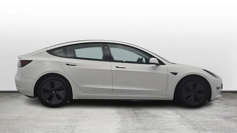 TESLA Model 3 -