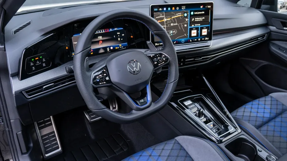 VOLKSWAGEN Golf -