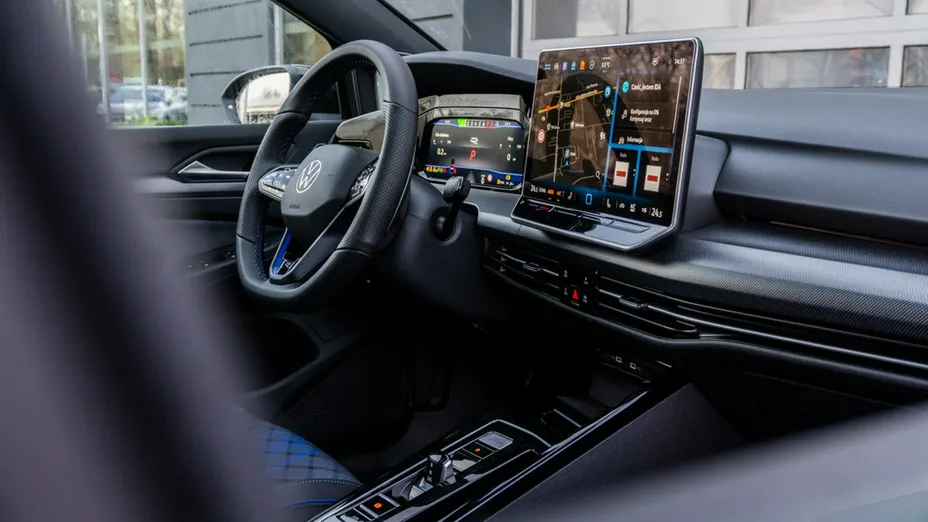 VOLKSWAGEN Golf -