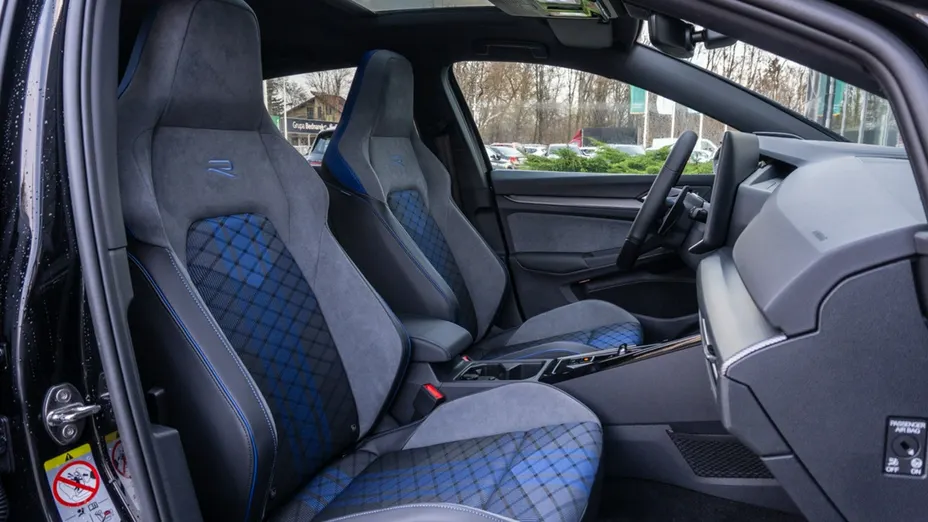 VOLKSWAGEN Golf -