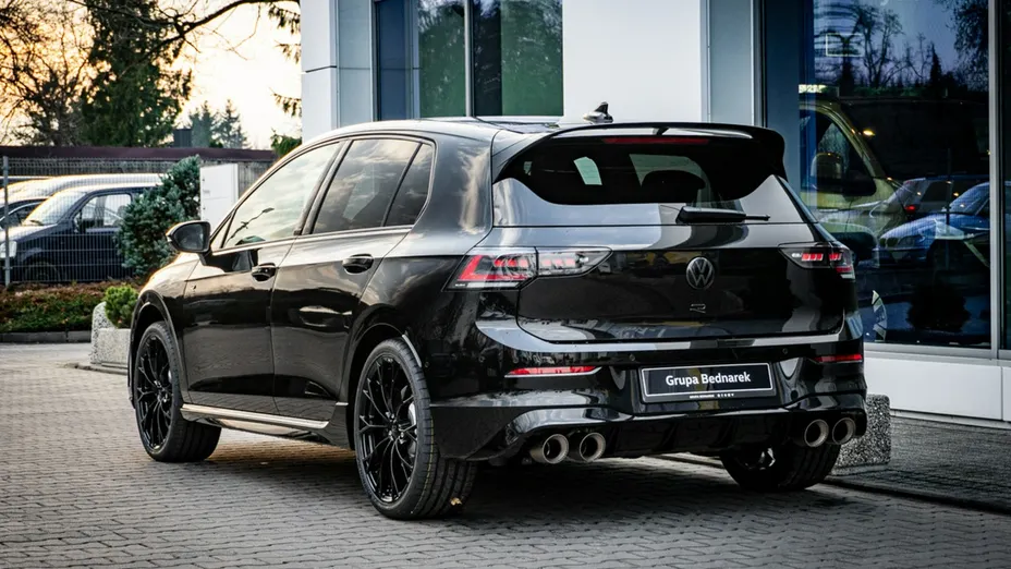 VOLKSWAGEN Golf -