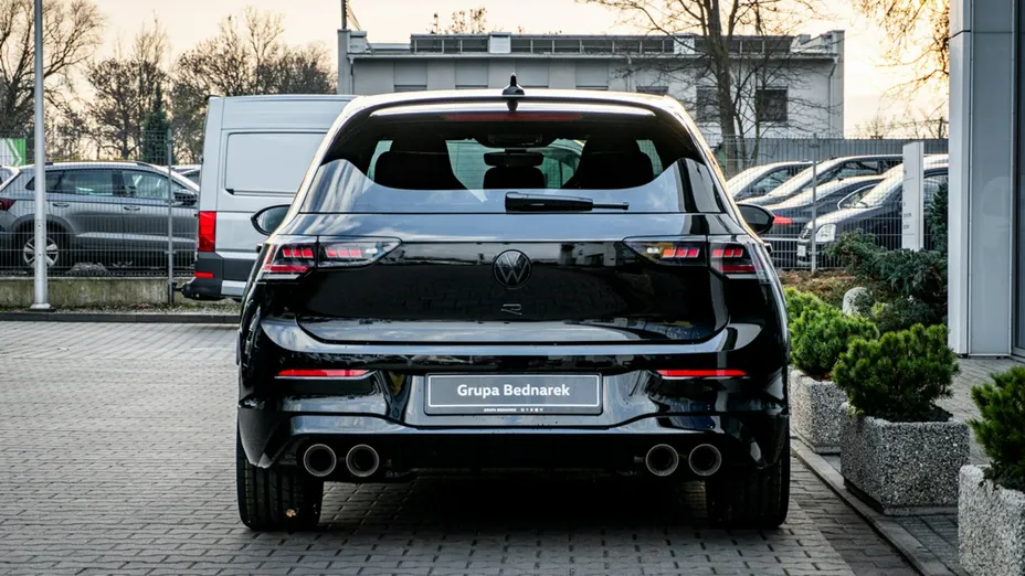 VOLKSWAGEN Golf -