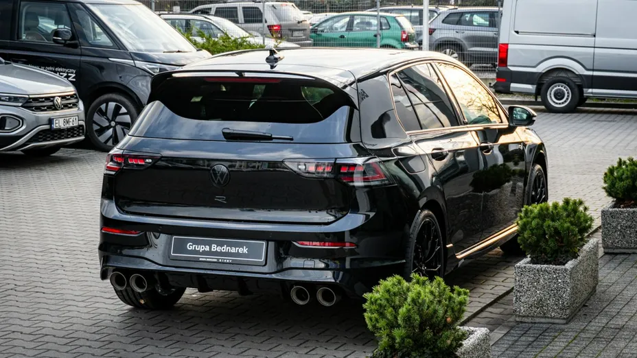 VOLKSWAGEN Golf -