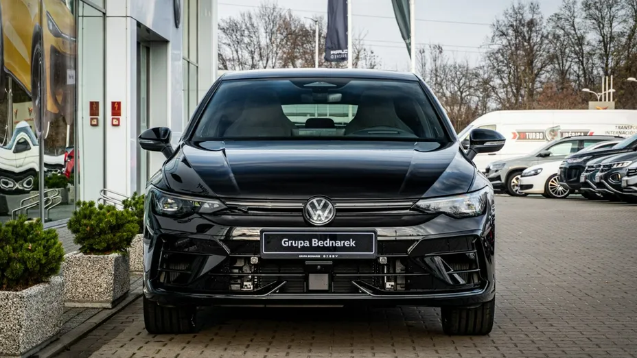 VOLKSWAGEN Golf -